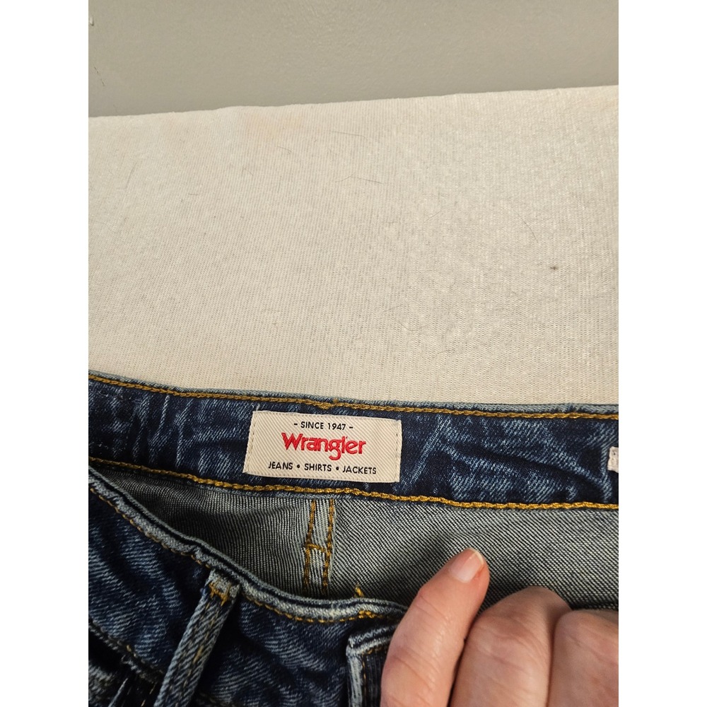 Wrangler High Rise True Straight Jeans Med Blue Denim 4x32 NWT 1004096 CWT - Picture 5 of 8